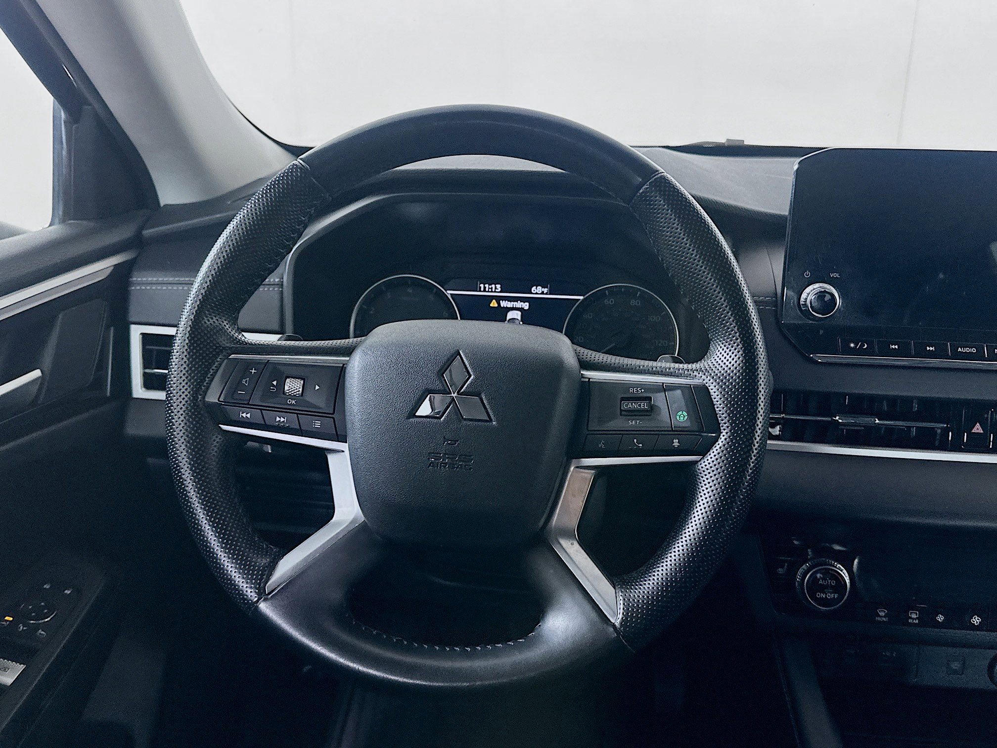 Used 2024 Mitsubishi Outlander SE image 18