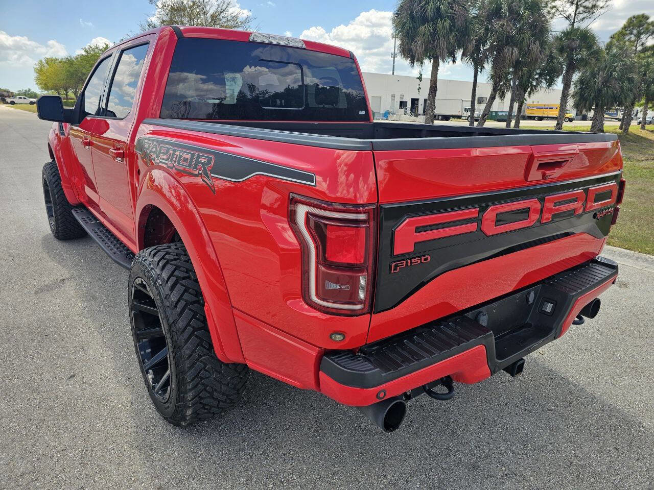 Used 2019 Ford F150 Raptor w/ Equipment Group 802A Luxury AWD/4WD image 4