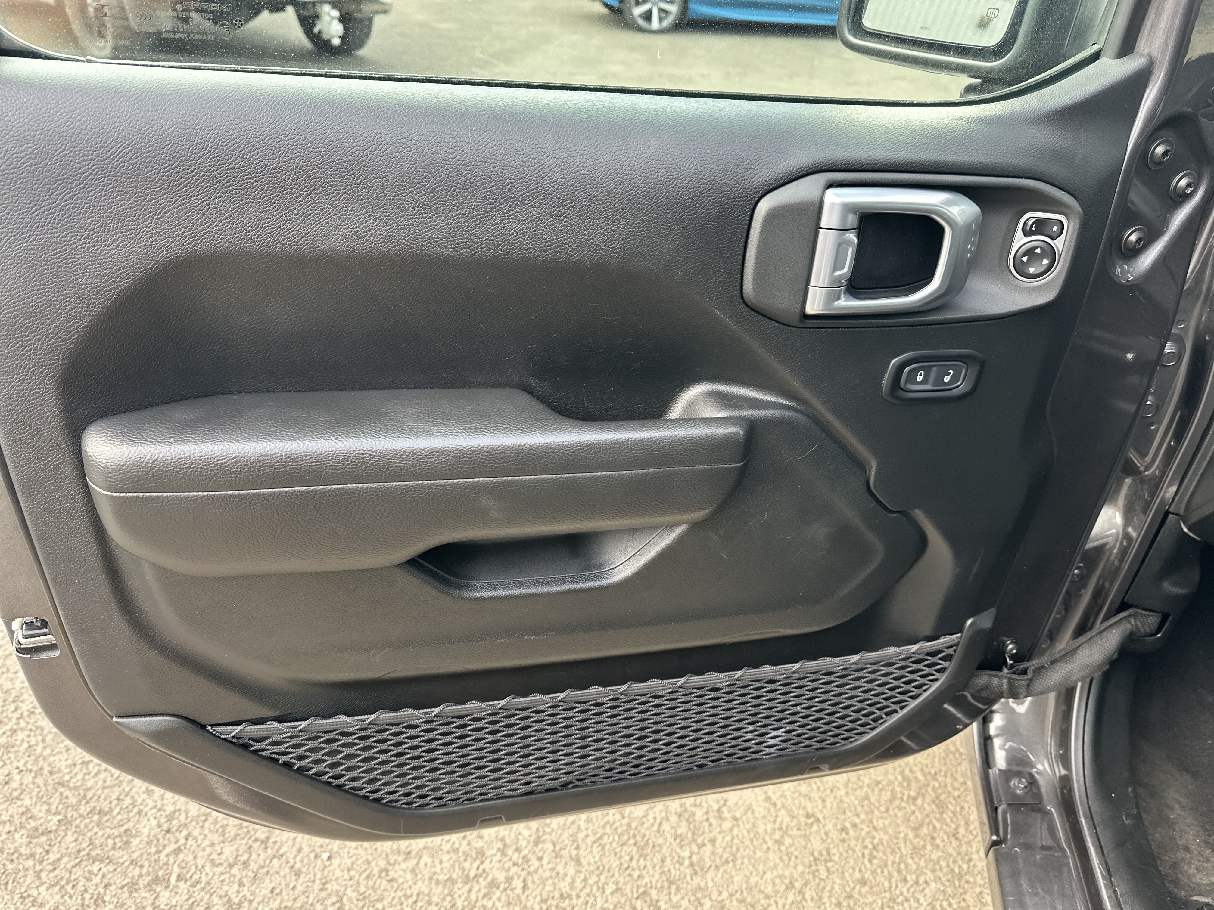 Used 2023 Jeep Gladiator Sport AWD/4WD image 14