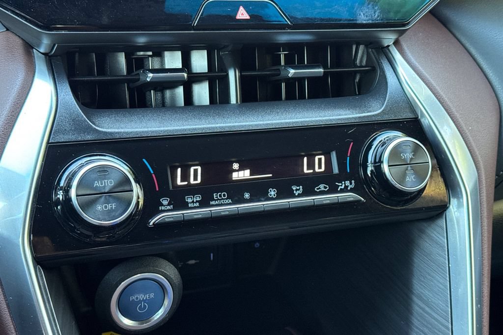 Certified 2022 Toyota Venza XLE AWD/4WD image 19