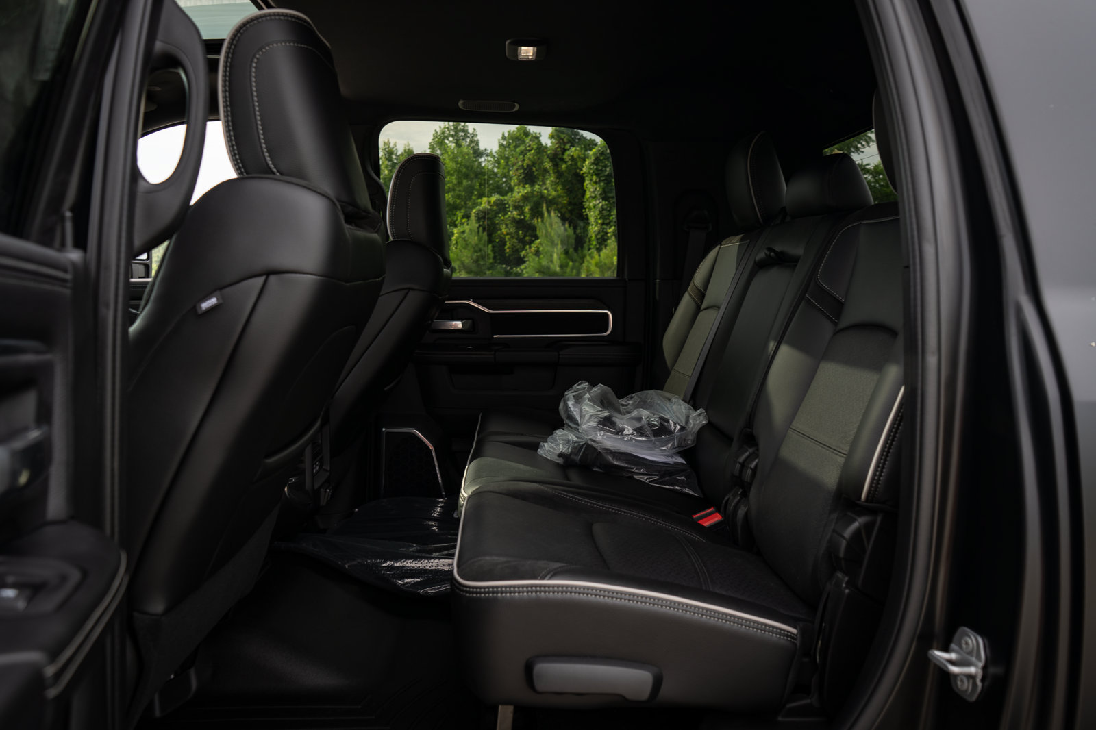 New 2026 RAM 2500 Laramie w/ Night Edition AWD/4WD image 32