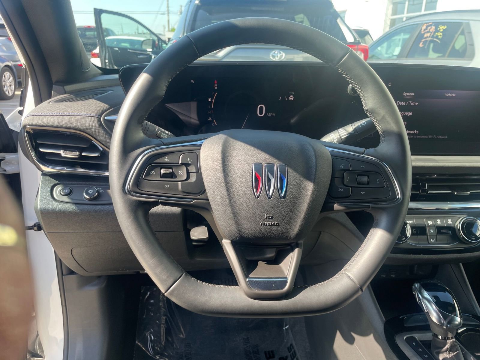 Used 2025 Buick Envista Sport Touring image 28