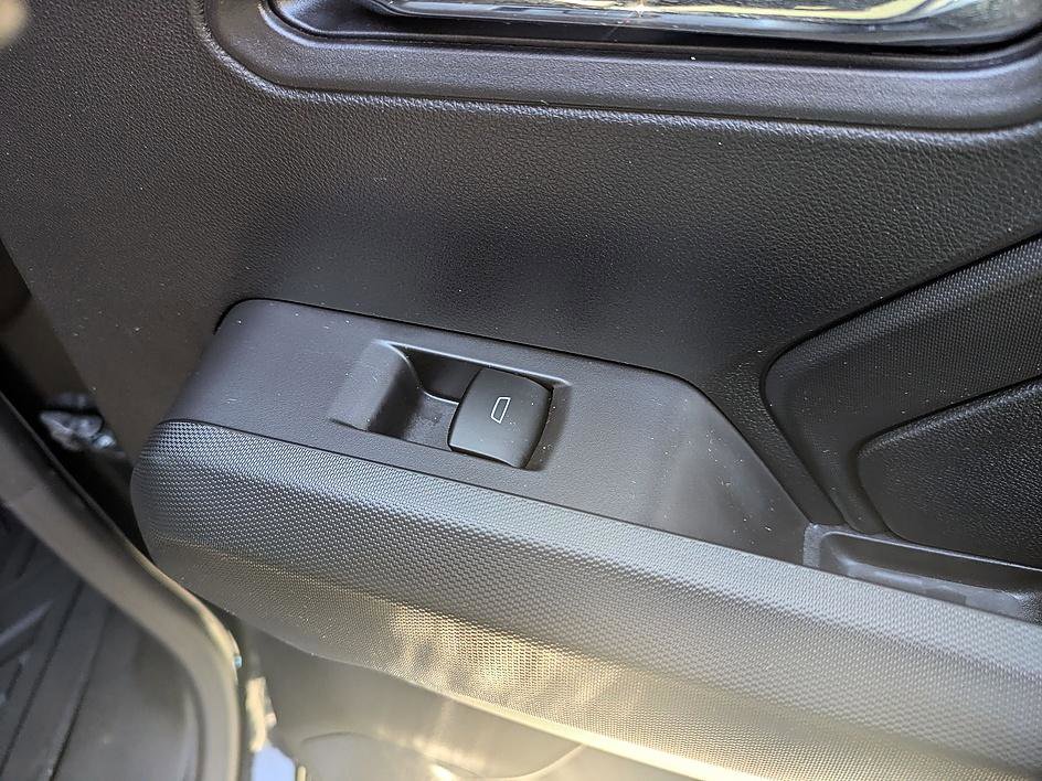 Used 2026 Chevrolet Colorado LT w/ LT Convenience Package image 36