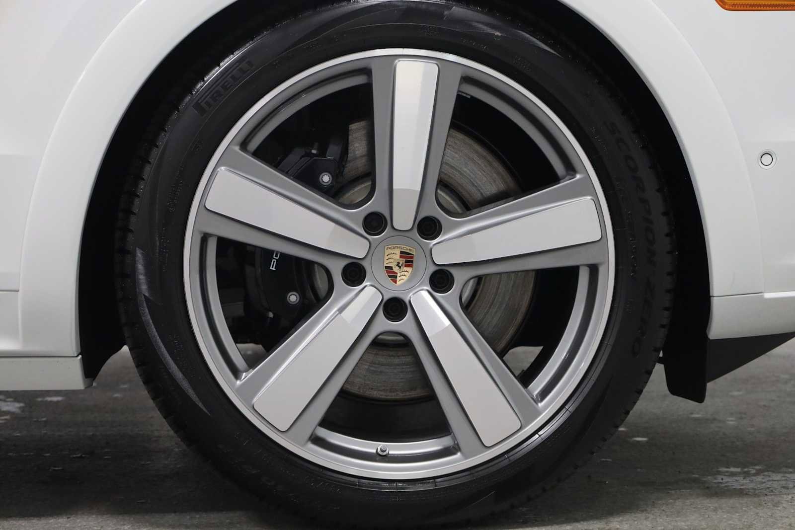 New 2025 Porsche Cayenne GTS image 12