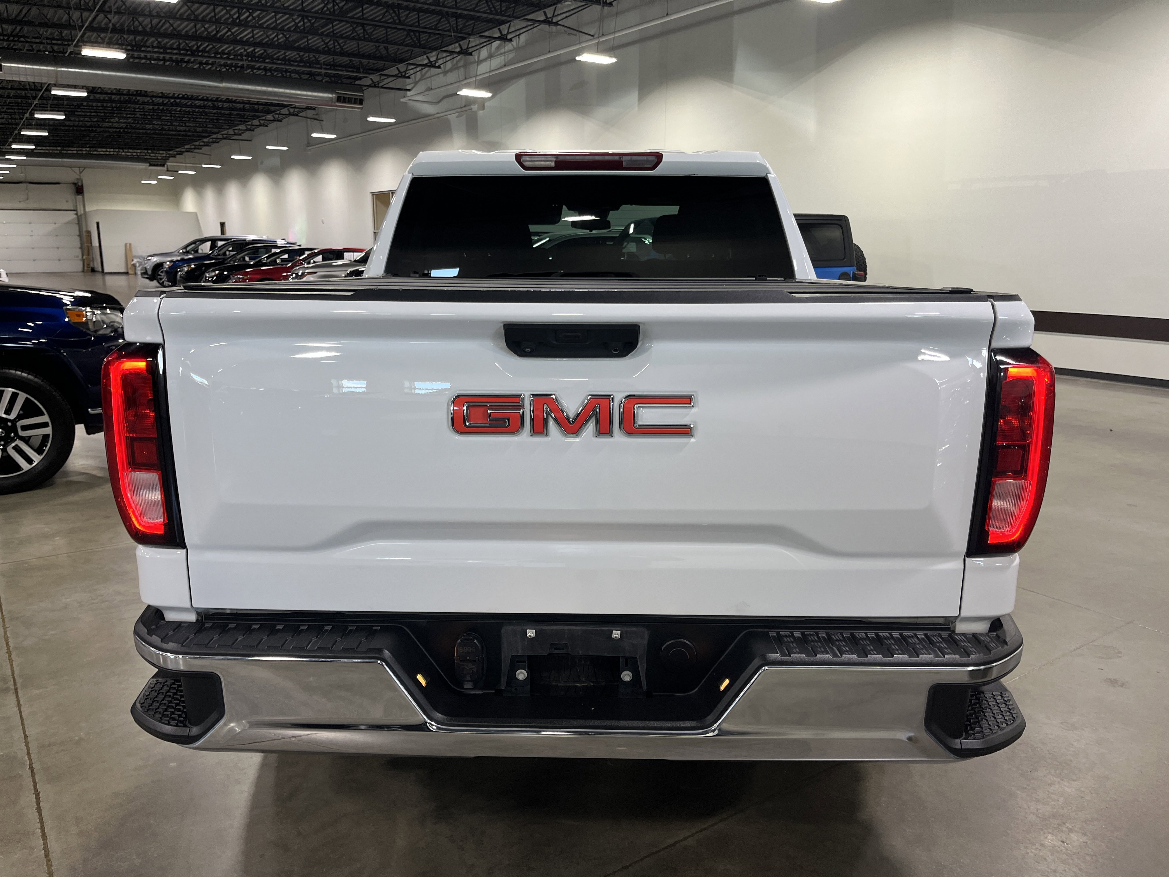 Used 2022 GMC Sierra 1500 Pro w/ Convenience Package AWD/4WD image 4