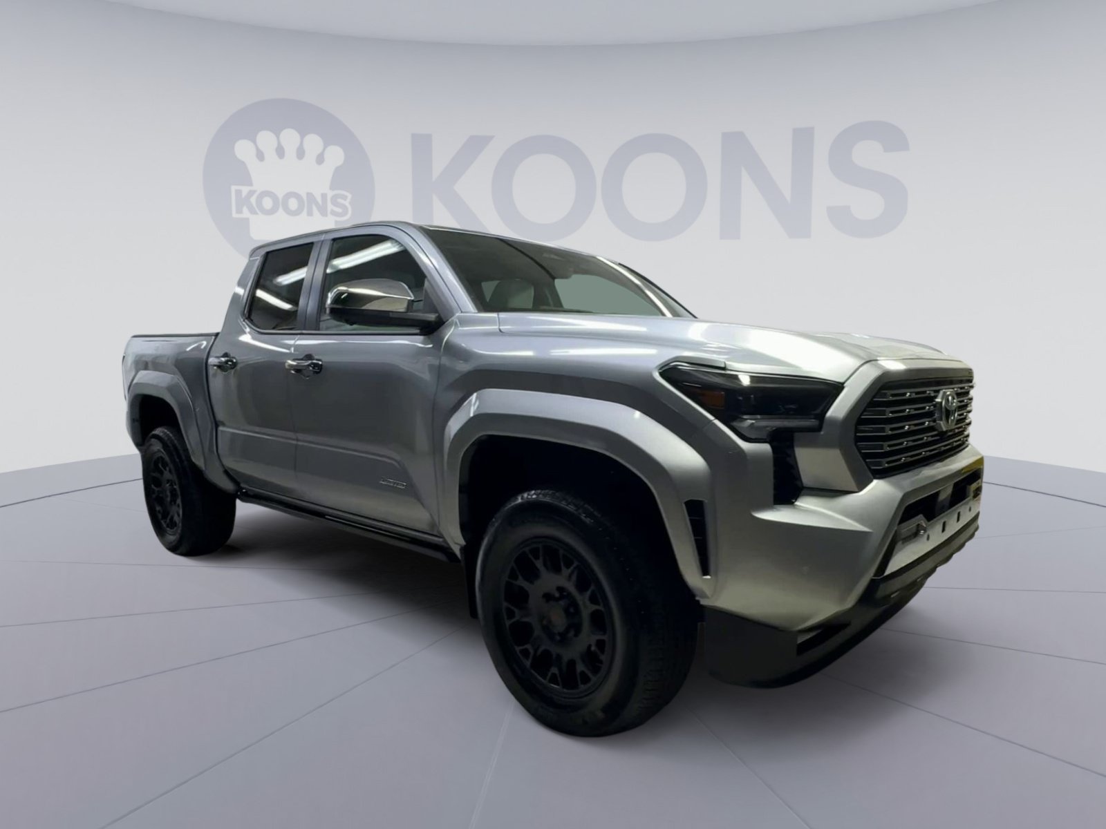 Used 2024 Toyota Tacoma Limited AWD/4WD image 2