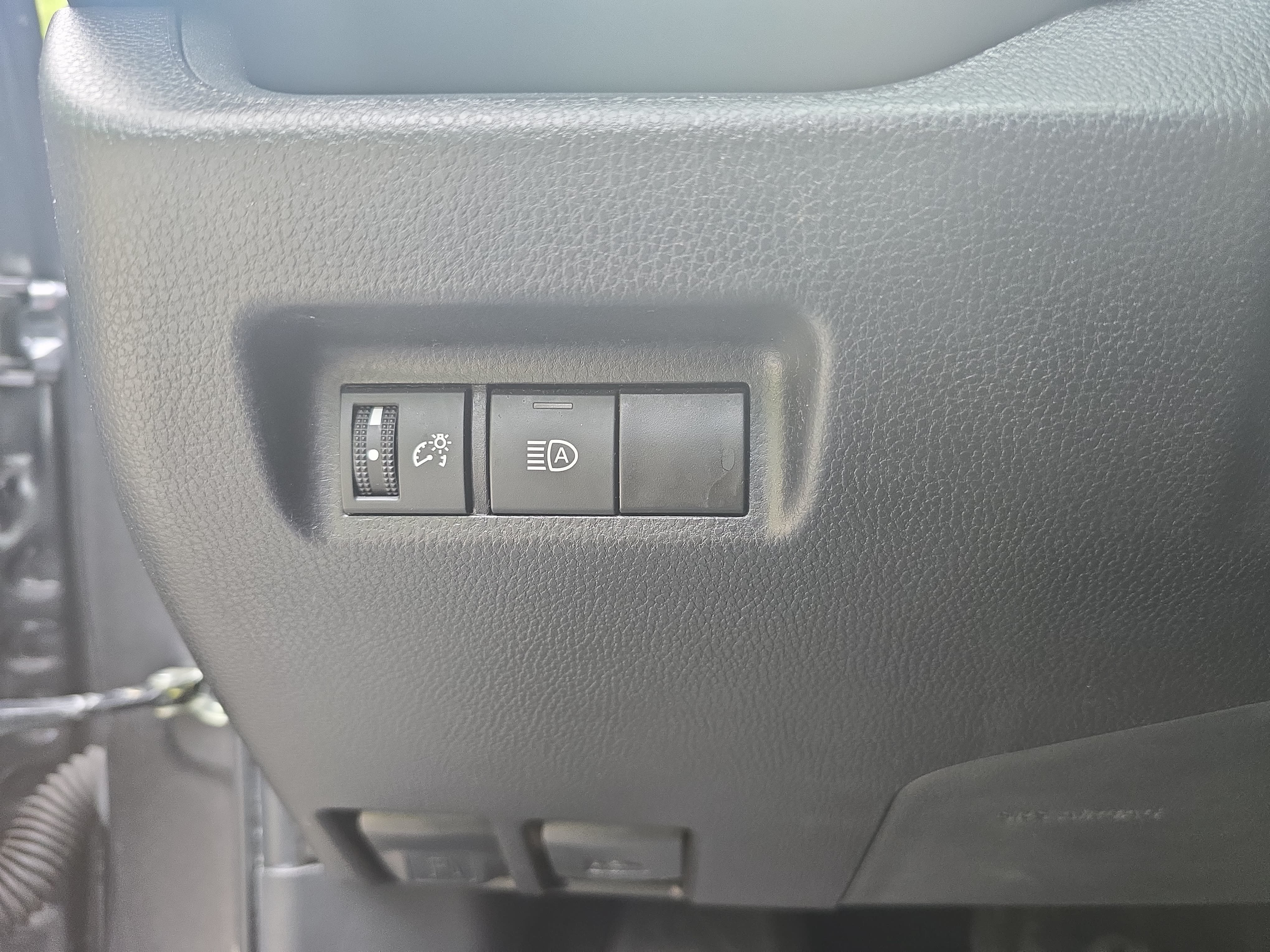 Used 2025 Toyota RAV4 XLE FWD image 23
