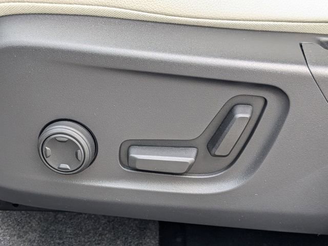 New 2025 Volvo XC40 B5 Plus w/ Protection Package Premier image 24