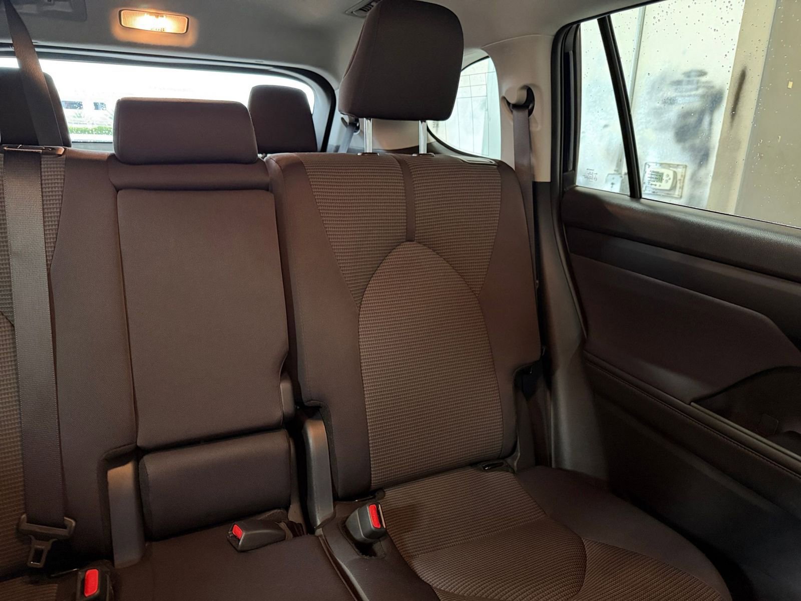 Used 2025 Toyota Highlander LE image 38