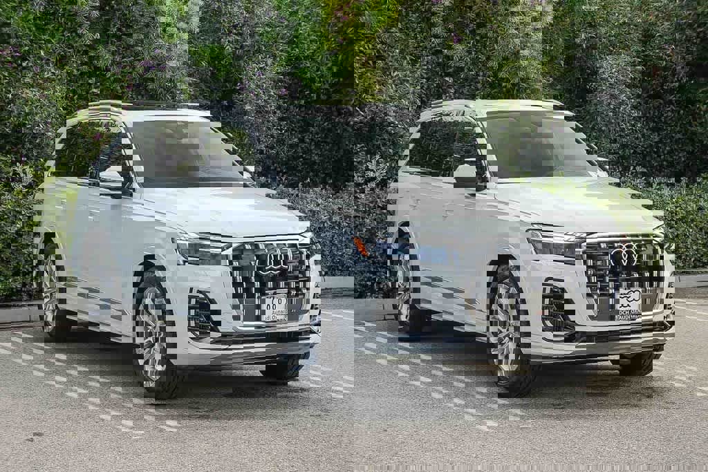 Used 2025 Audi Q7 3.0T Prestige w/ Prestige Package image 3