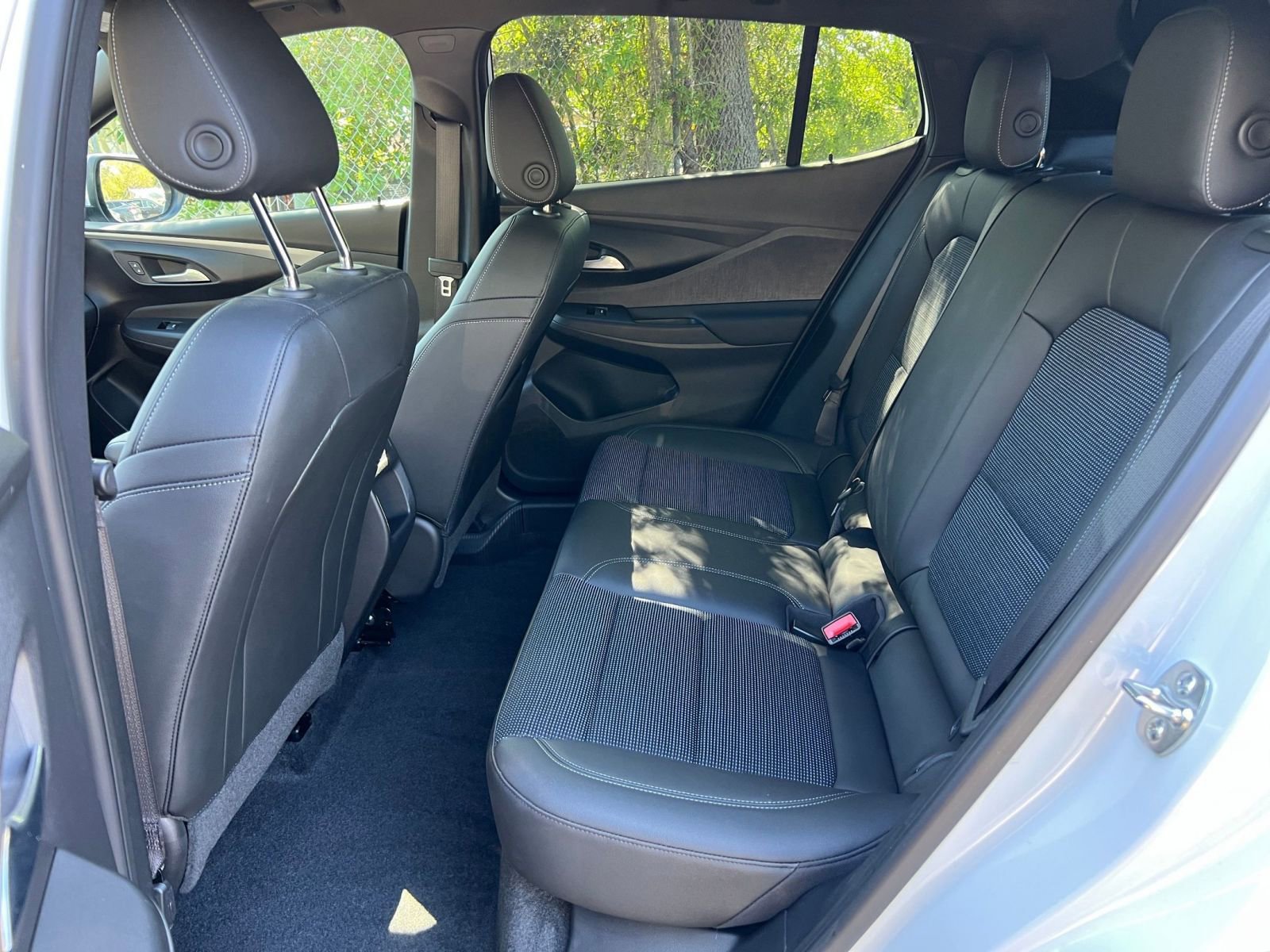 Used 2025 Buick Envista Preferred image 35