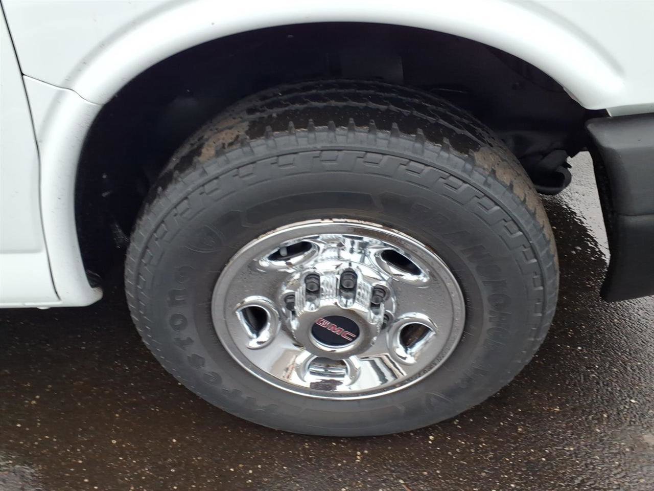 Used 2015 GMC Savana 2500 RWD image 24