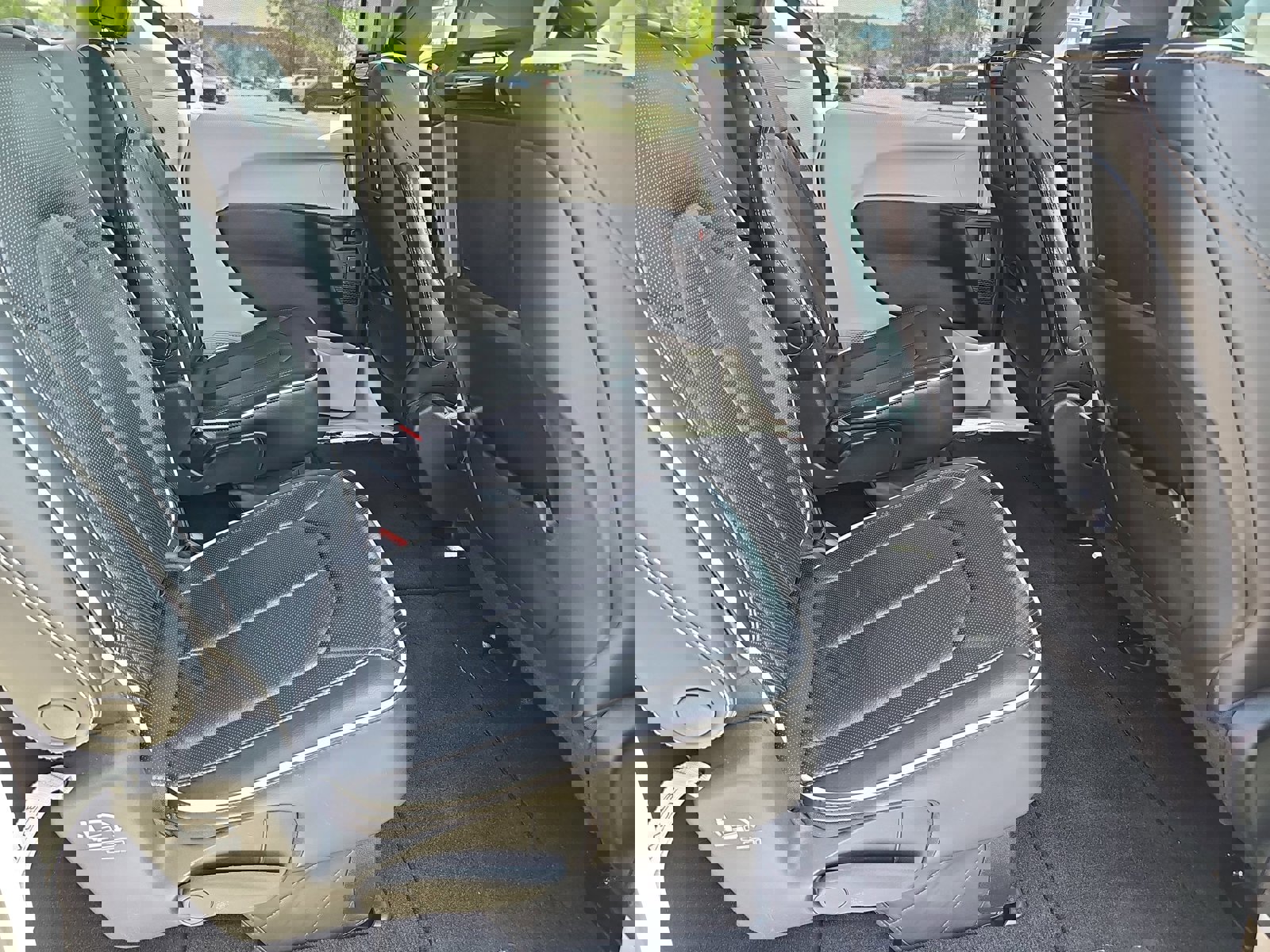 Used 2023 Chrysler Pacifica Limited w/ Uconnect Theater Family Group image 11