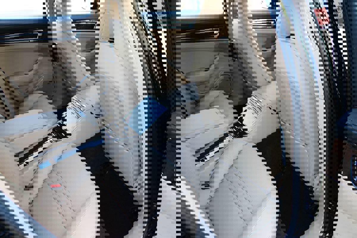 Used 2021 Porsche Panamera w/ Premium Package image 23