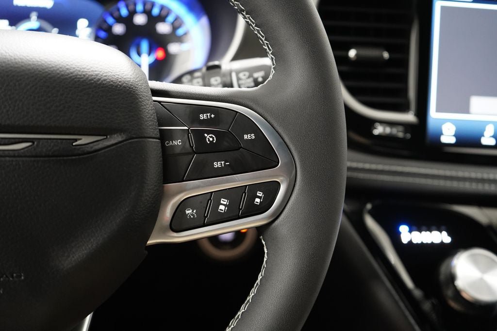 New 2027 Chrysler Pacifica Select FWD image 14