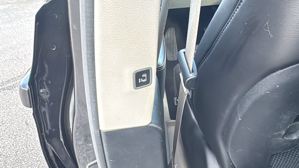 Used 2023 Chrysler Pacifica Touring-L FWD image 28