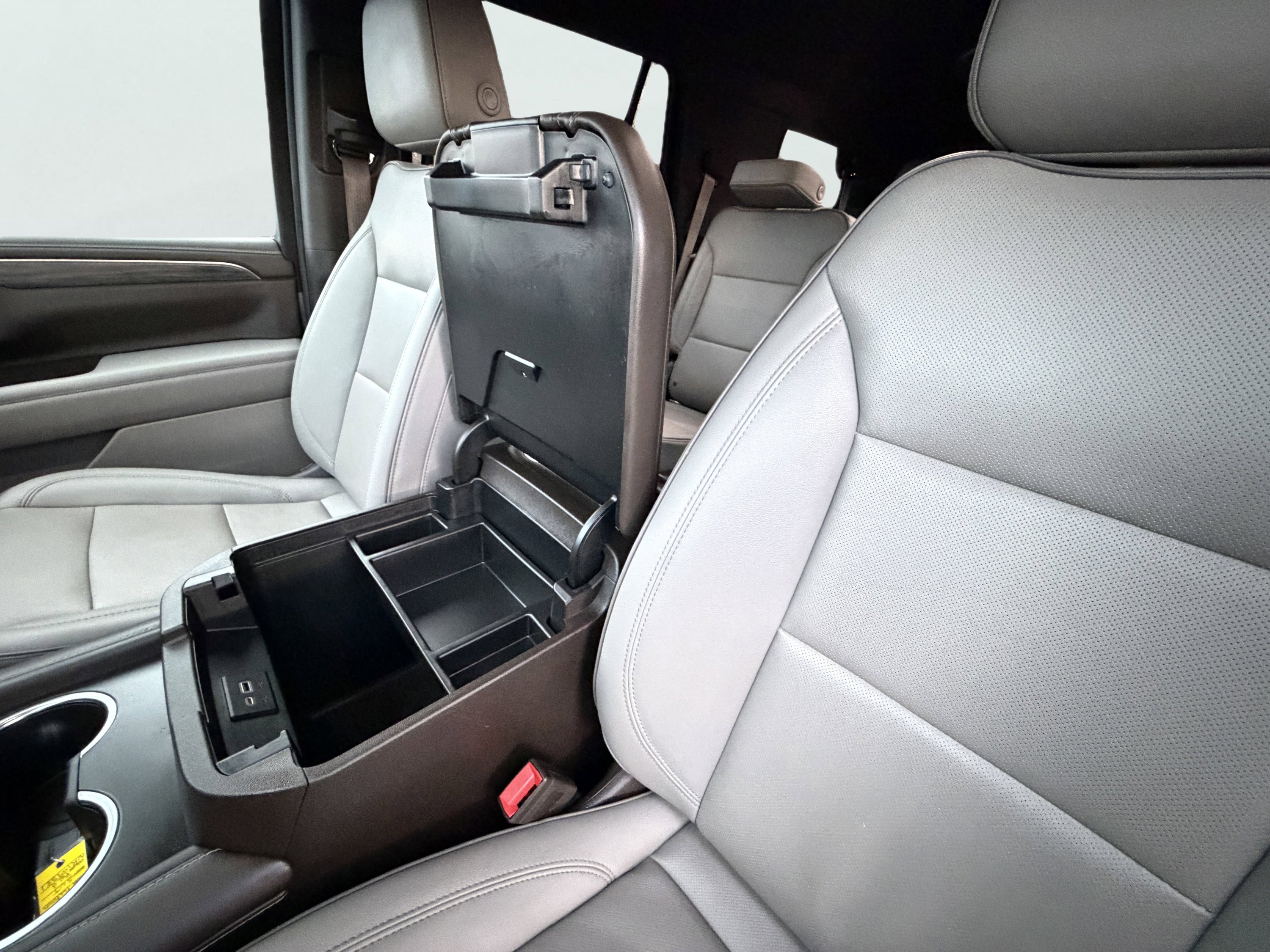 Used 2022 GMC Yukon SLT w/ SLT Luxury Package image 30