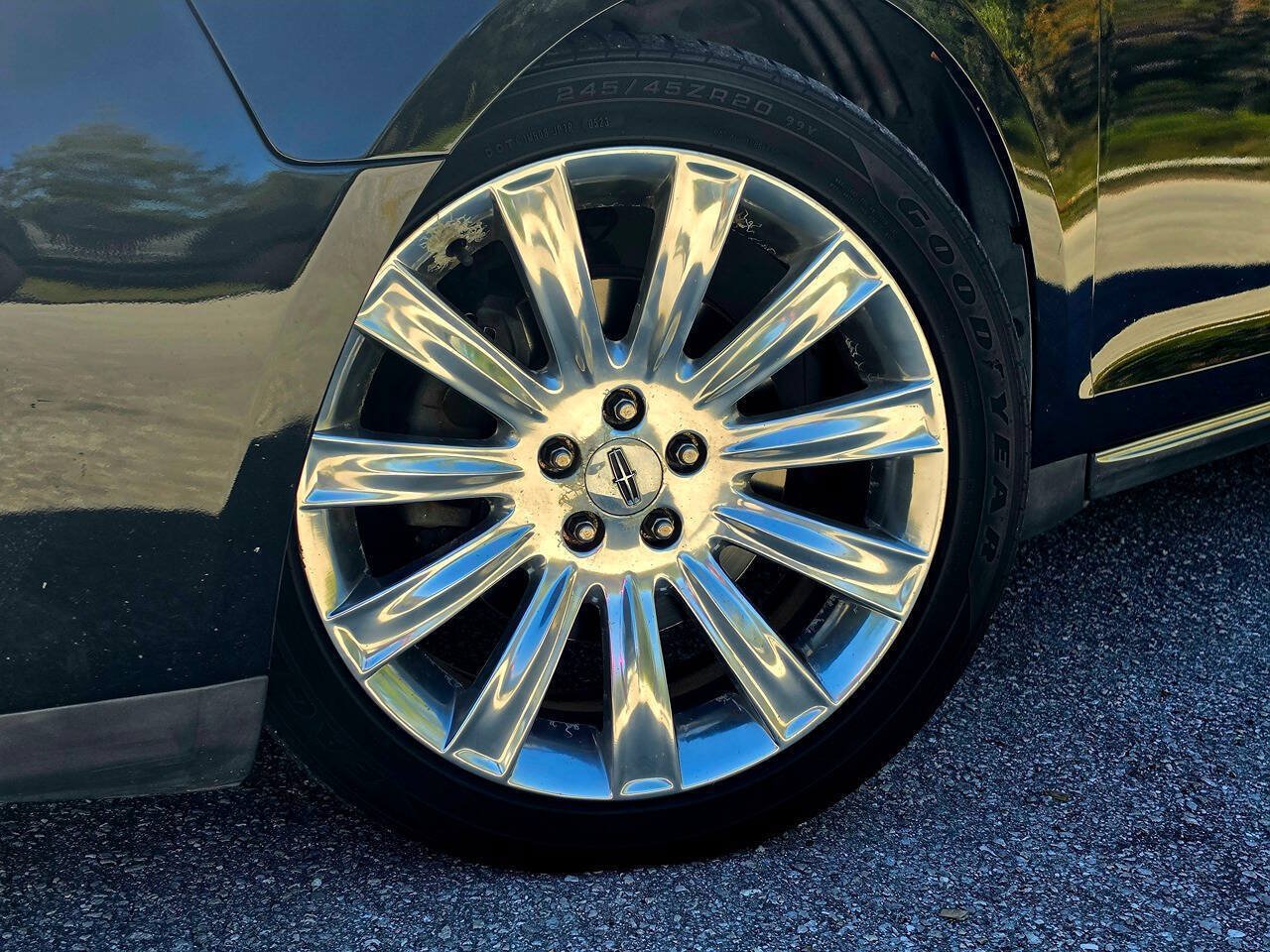 Used 2010 Lincoln MKS AWD image 4