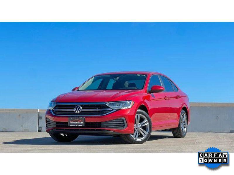 Used 2023 Volkswagen Jetta SE image 1
