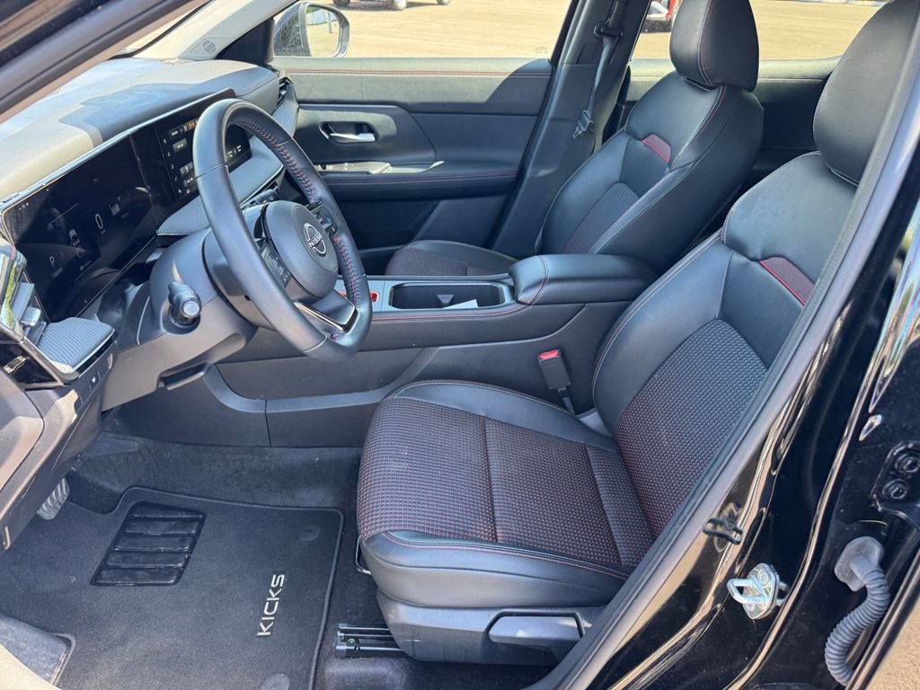 Used 2025 Nissan Kicks SR AWD/4WD image 7