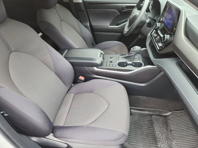 Used 2023 Toyota Highlander L FWD image 11