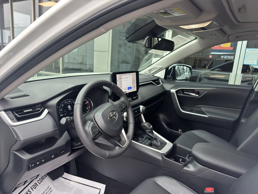 Used 2023 Toyota RAV4 XLE Premium image 3