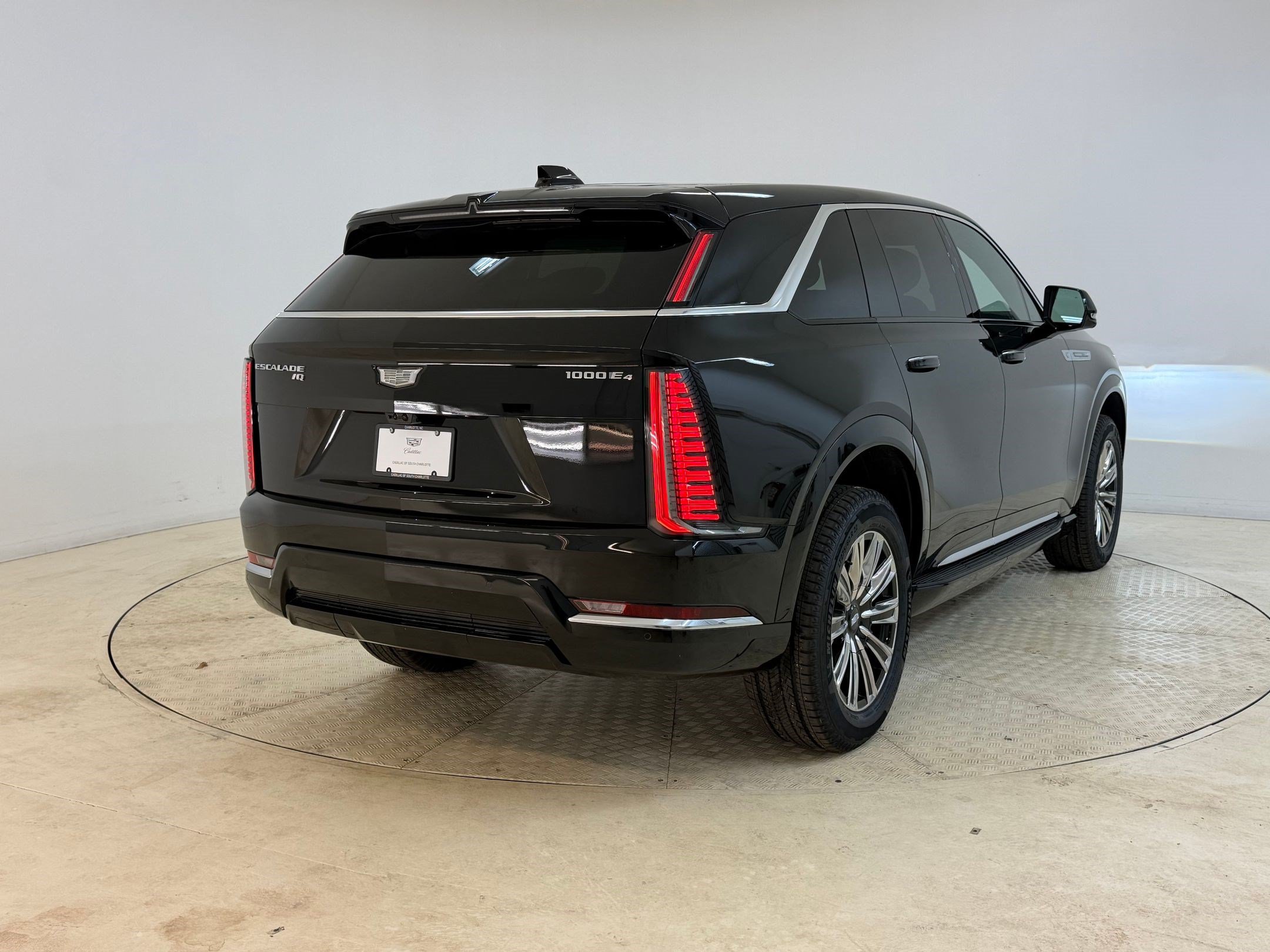 New 2026 Cadillac Escalade IQ Luxury 1 w/ LPO, Floor Liner Package AWD/4WD image 9