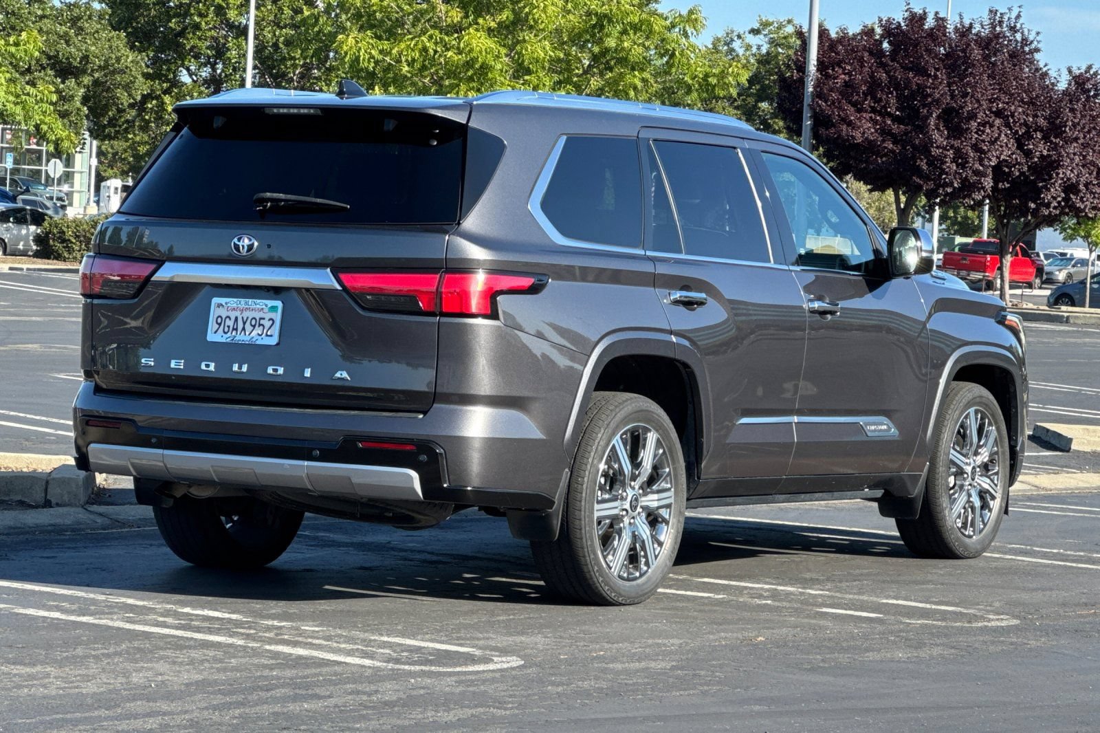 Used 2023 Toyota Sequoia Capstone AWD/4WD image 4