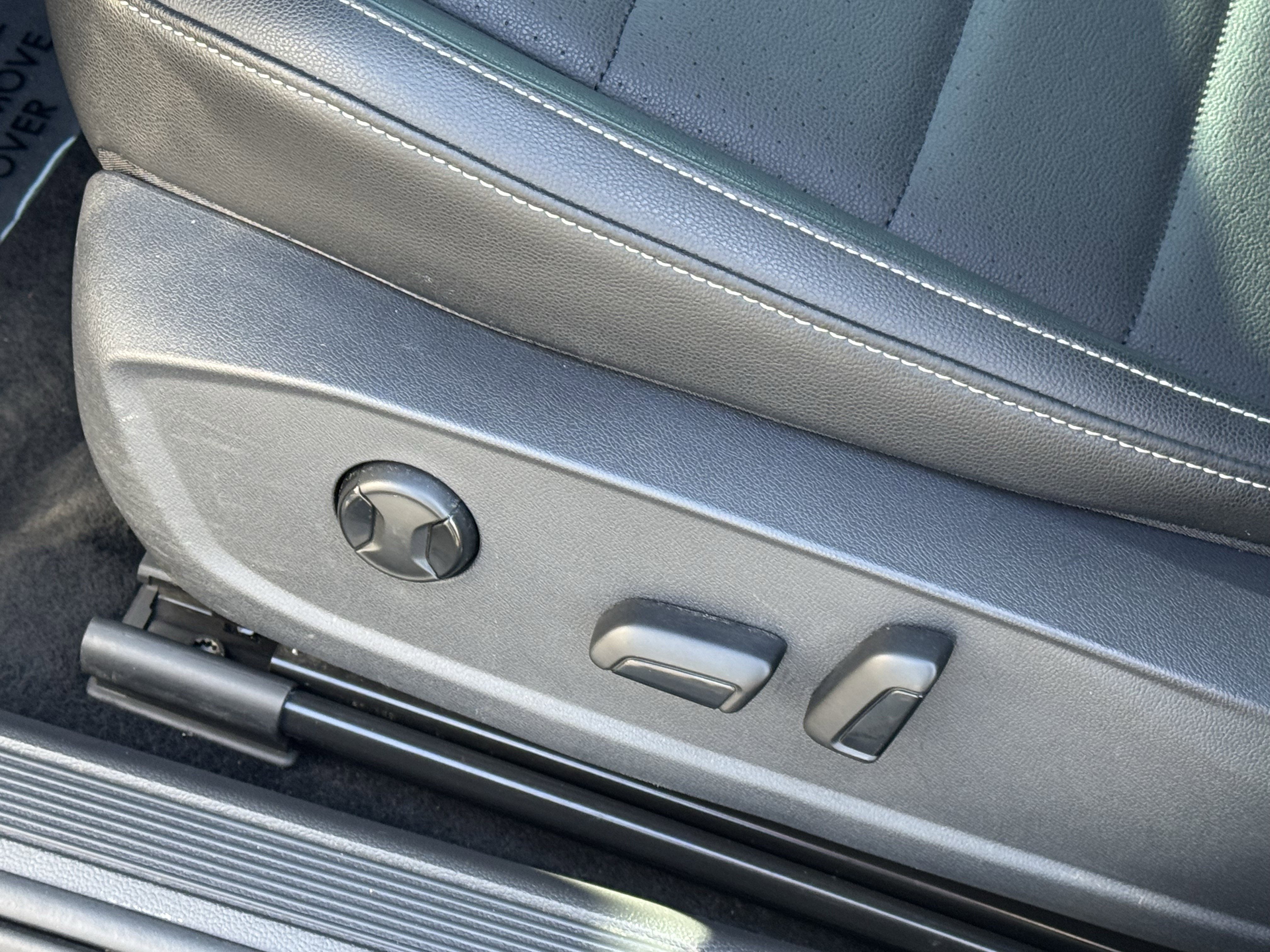 Used 2022 Volkswagen Jetta SE w/ Panoramic Sunroof Package image 17