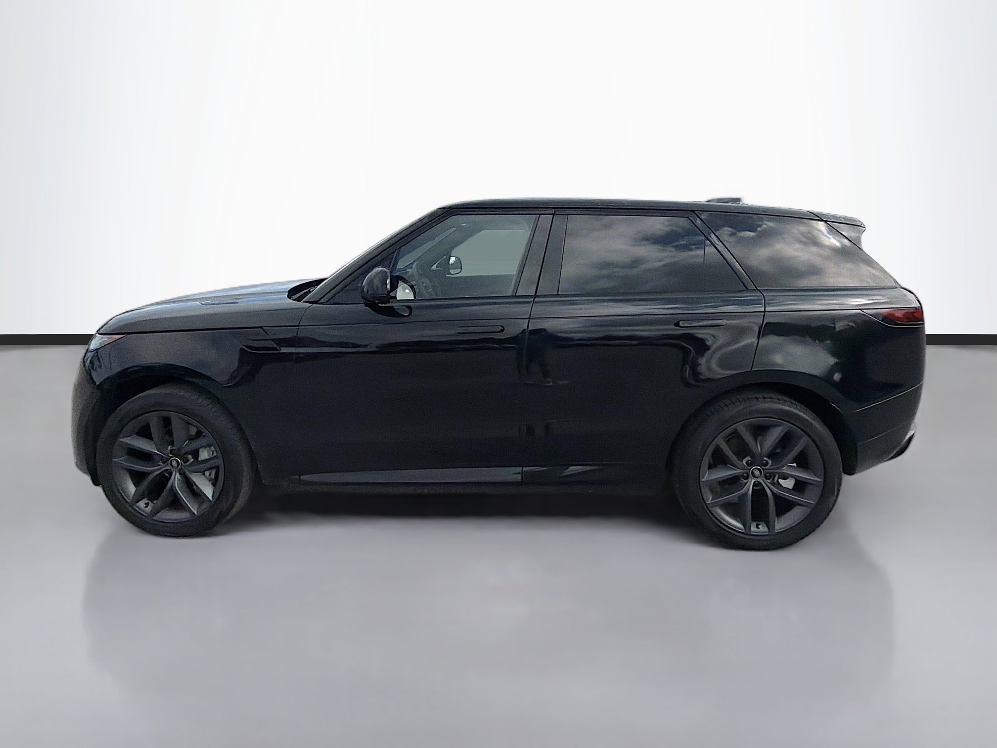 Used 2025 Land Rover Range Rover Sport Dynamic SE image 2