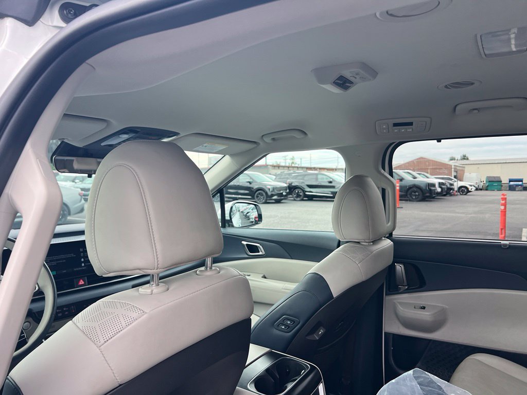 Certified 2025 Kia Carnival EX FWD image 10