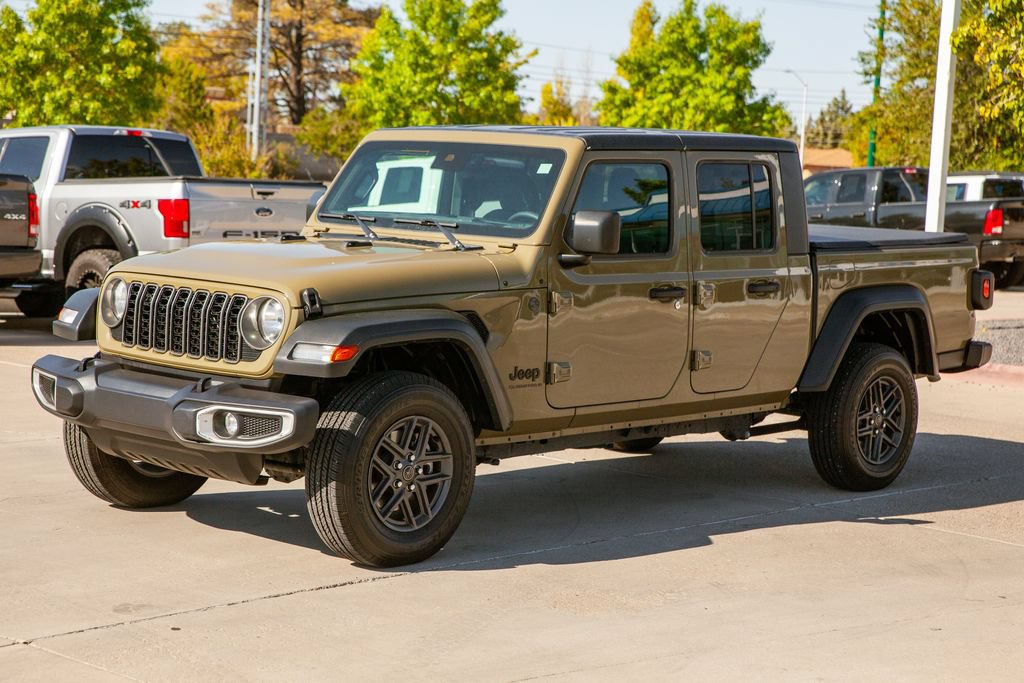 Used 2025 Jeep Gladiator Sport AWD/4WD image 9