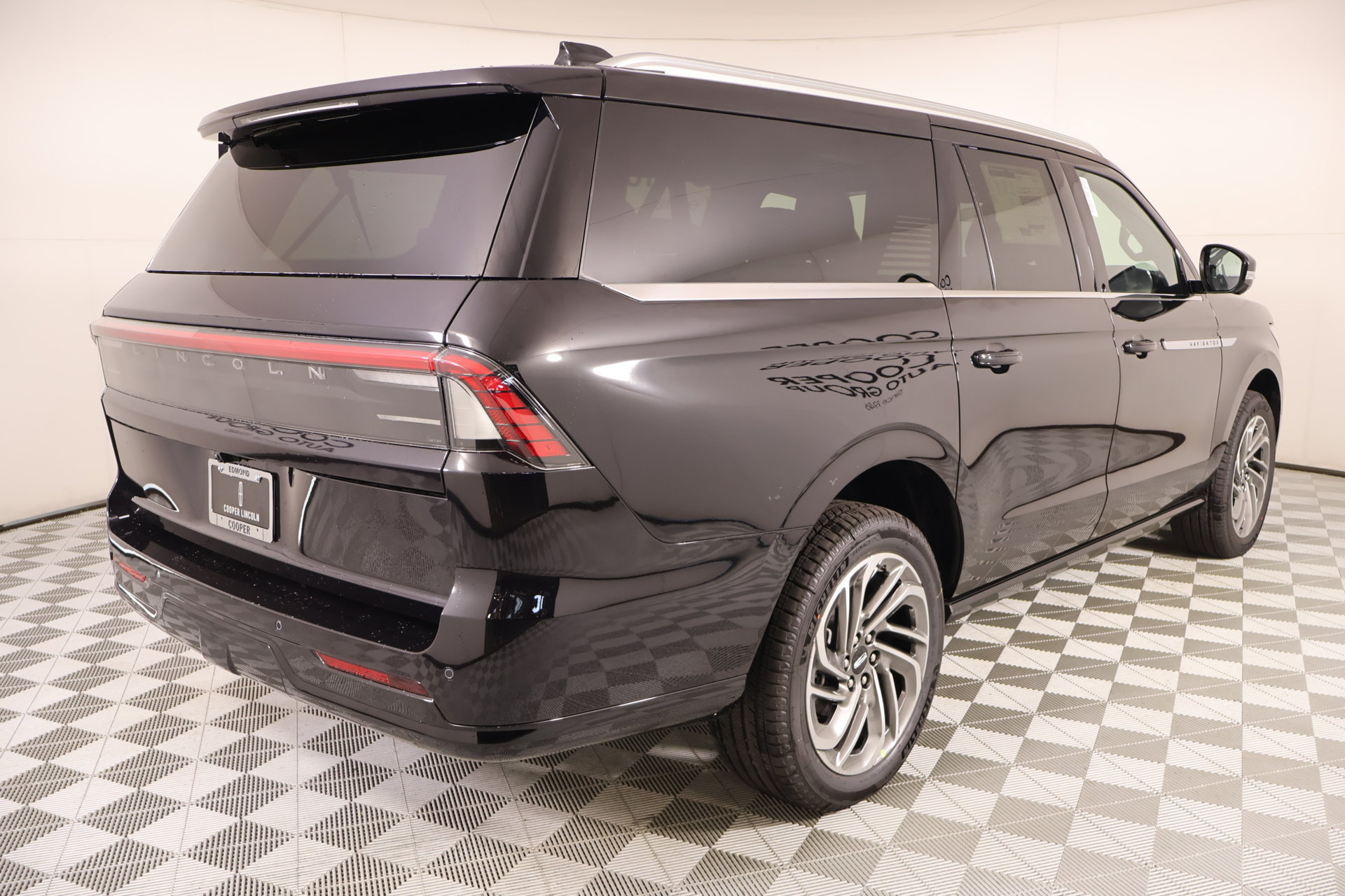 New 2026 Lincoln Navigator L Reserve AWD/4WD image 23