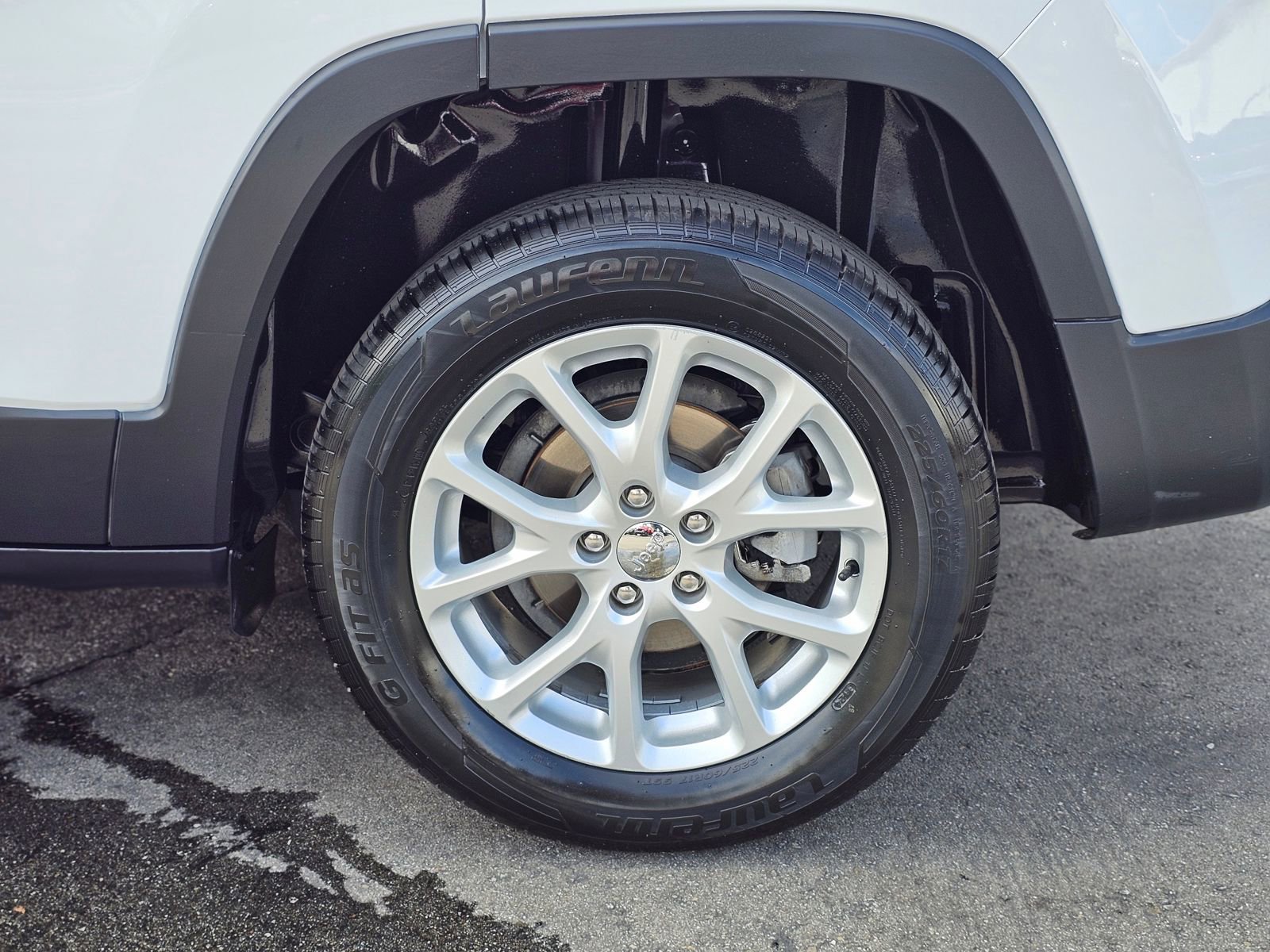 Used 2015 Jeep Cherokee Sport w/ Sport Appearance Group image 9