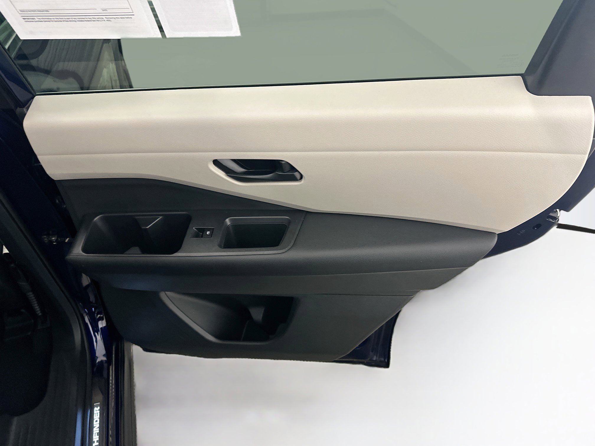 Used 2023 Nissan Pathfinder SV w/ SV Premium Package AWD/4WD image 32