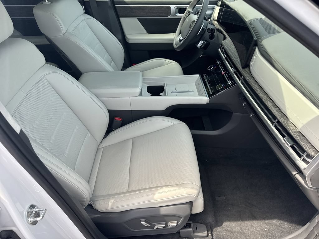 Used 2025 Hyundai Santa Fe Calligraphy AWD/4WD image 13