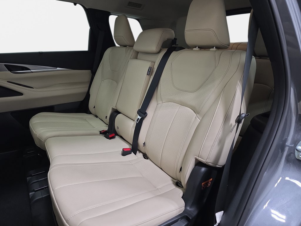 Certified 2024 INFINITI QX60 Luxe w/ Cargo Package AWD/4WD image 11
