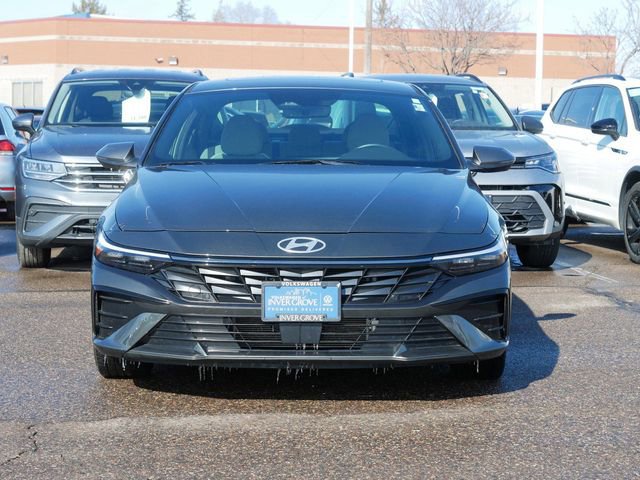 Used 2024 Hyundai Elantra Limited image 2