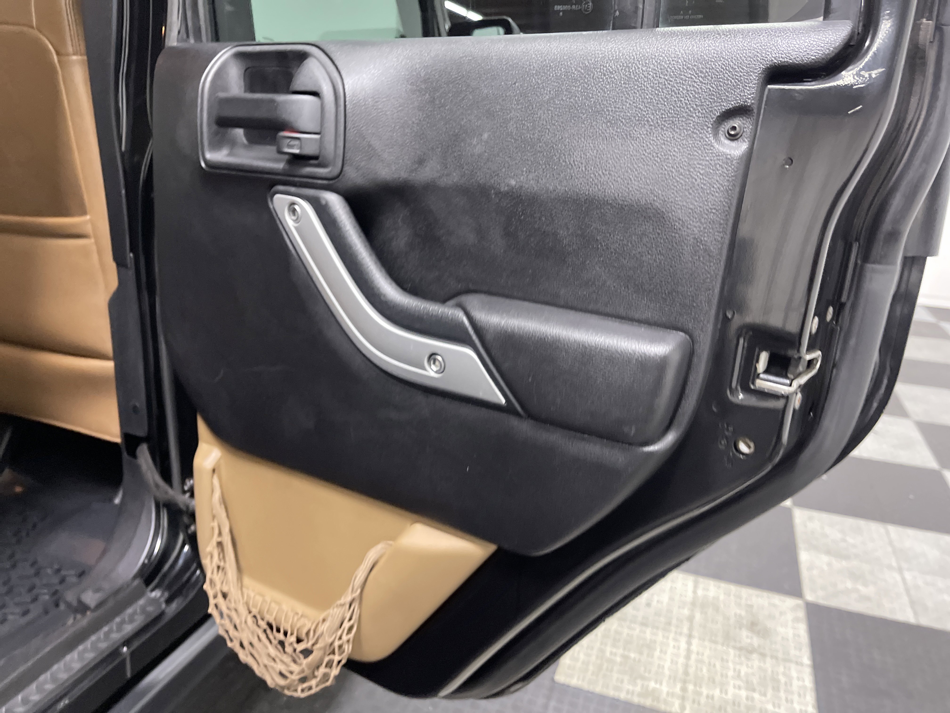 Used 2012 Jeep Wrangler Unlimited Rubicon w/ Connectivity Group AWD/4WD image 19