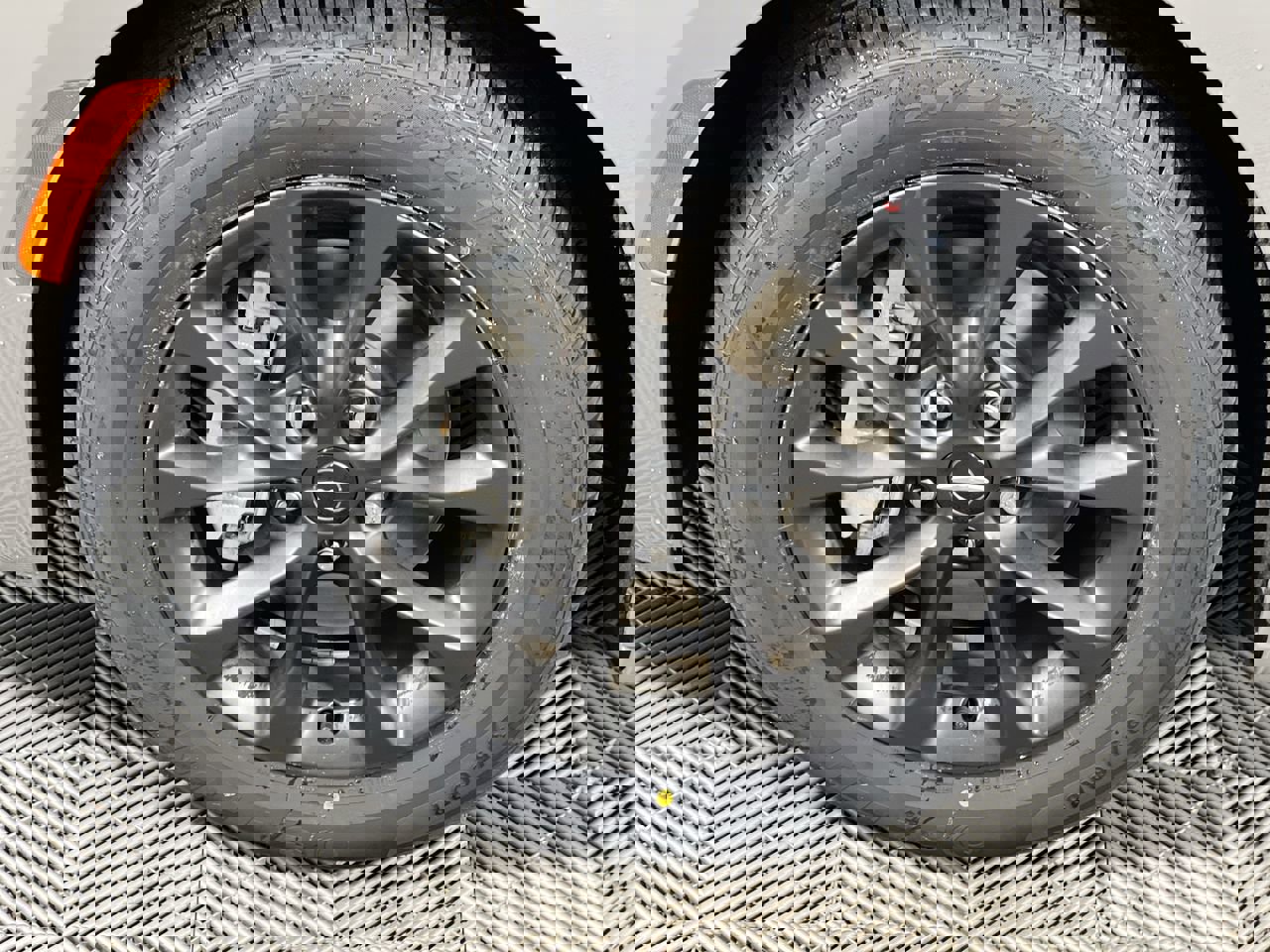 Used 2021 Chrysler Pacifica Touring-L w/ S Appearance Package image 11