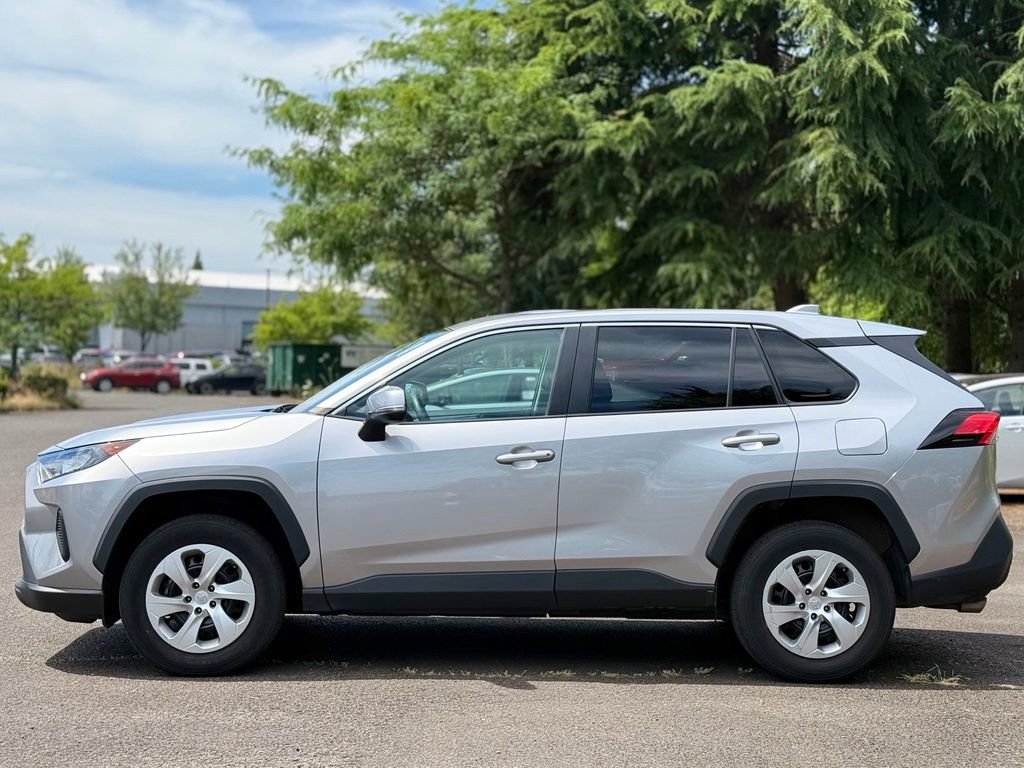 Certified 2022 Toyota RAV4 LE AWD/4WD image 2