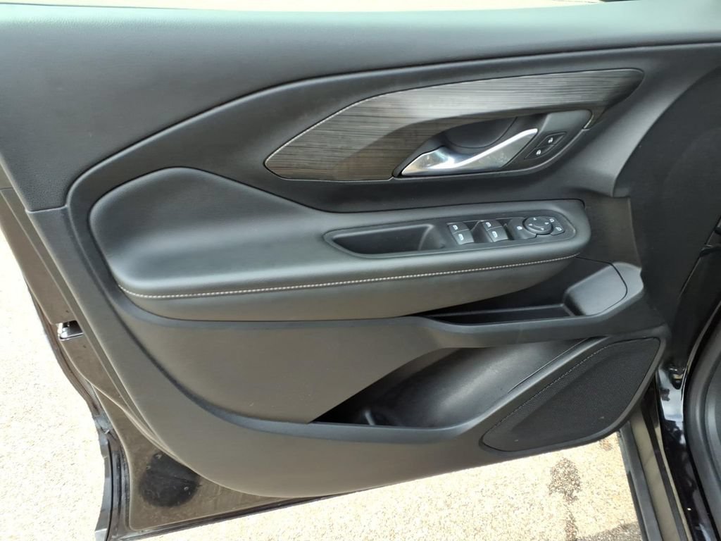 Used 2023 GMC Terrain SLE FWD image 11