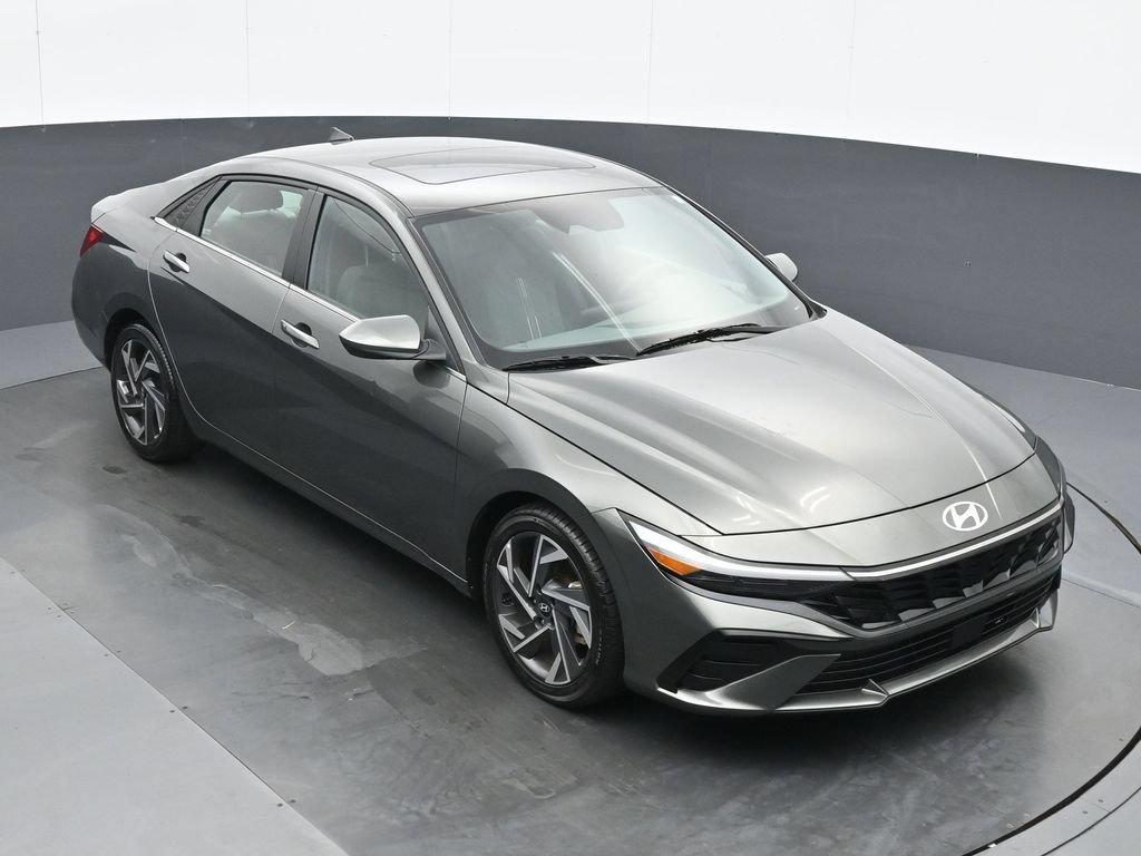 Used 2025 Hyundai Elantra SEL FWD image 24
