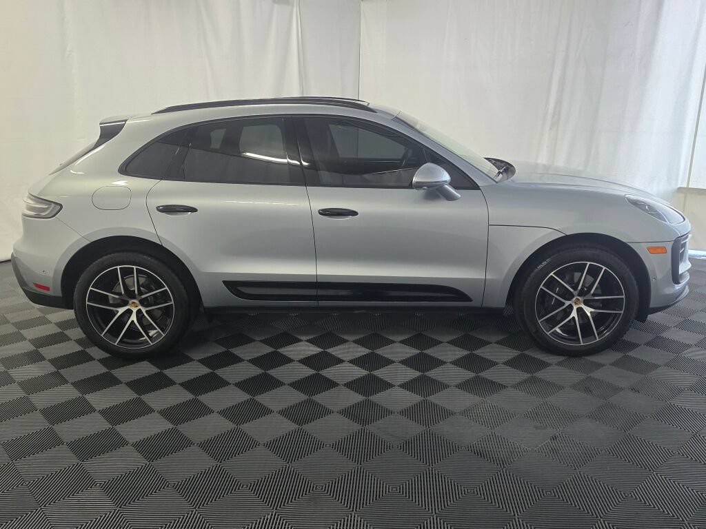 Certified 2023 Porsche Macan AWD/4WD image 8