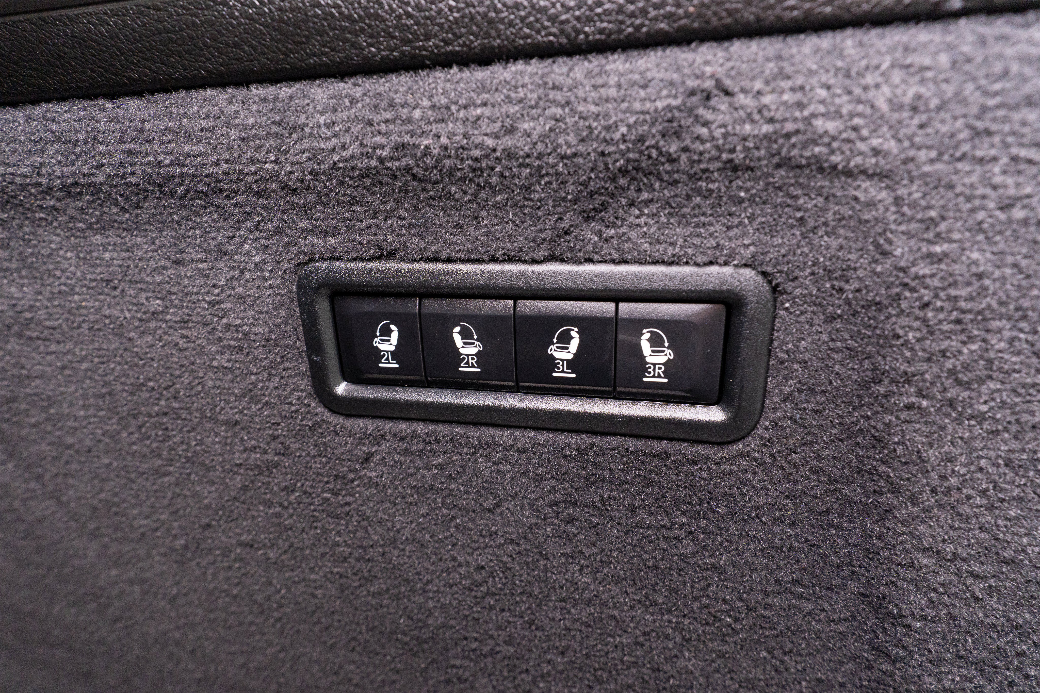 Used 2024 Jeep Grand Wagoneer L Series III AWD/4WD image 39
