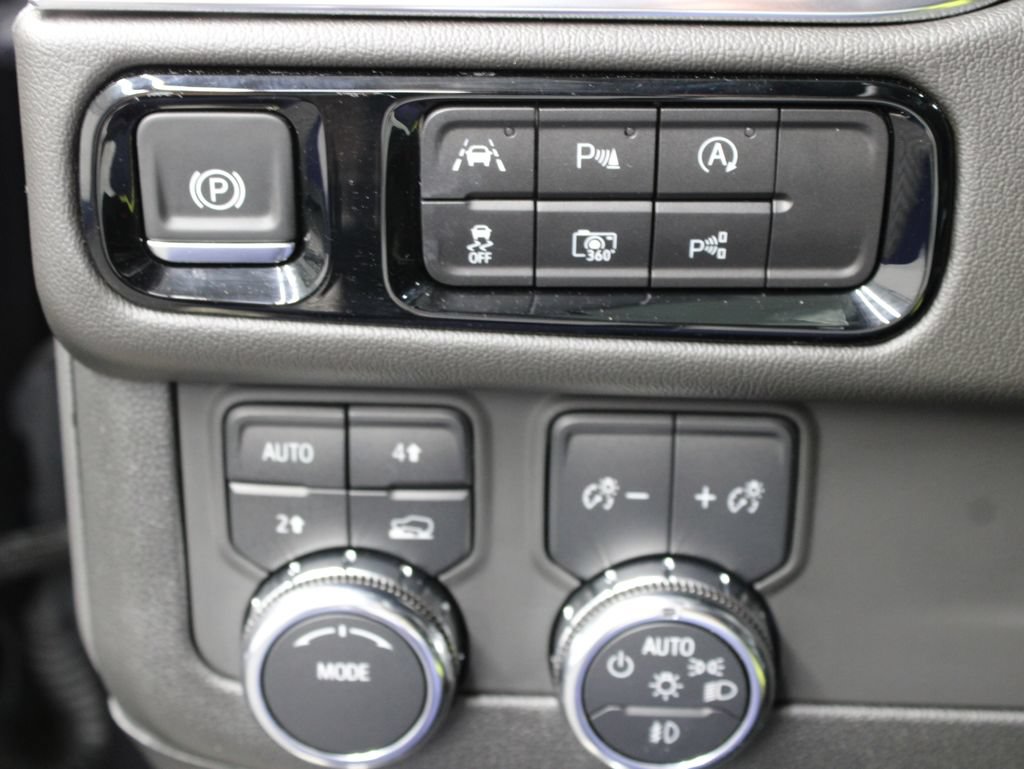 Used 2025 GMC Yukon XL Denali AWD/4WD image 61