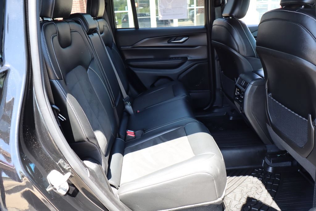 Used 2024 Jeep Grand Cherokee Altitude AWD/4WD image 41