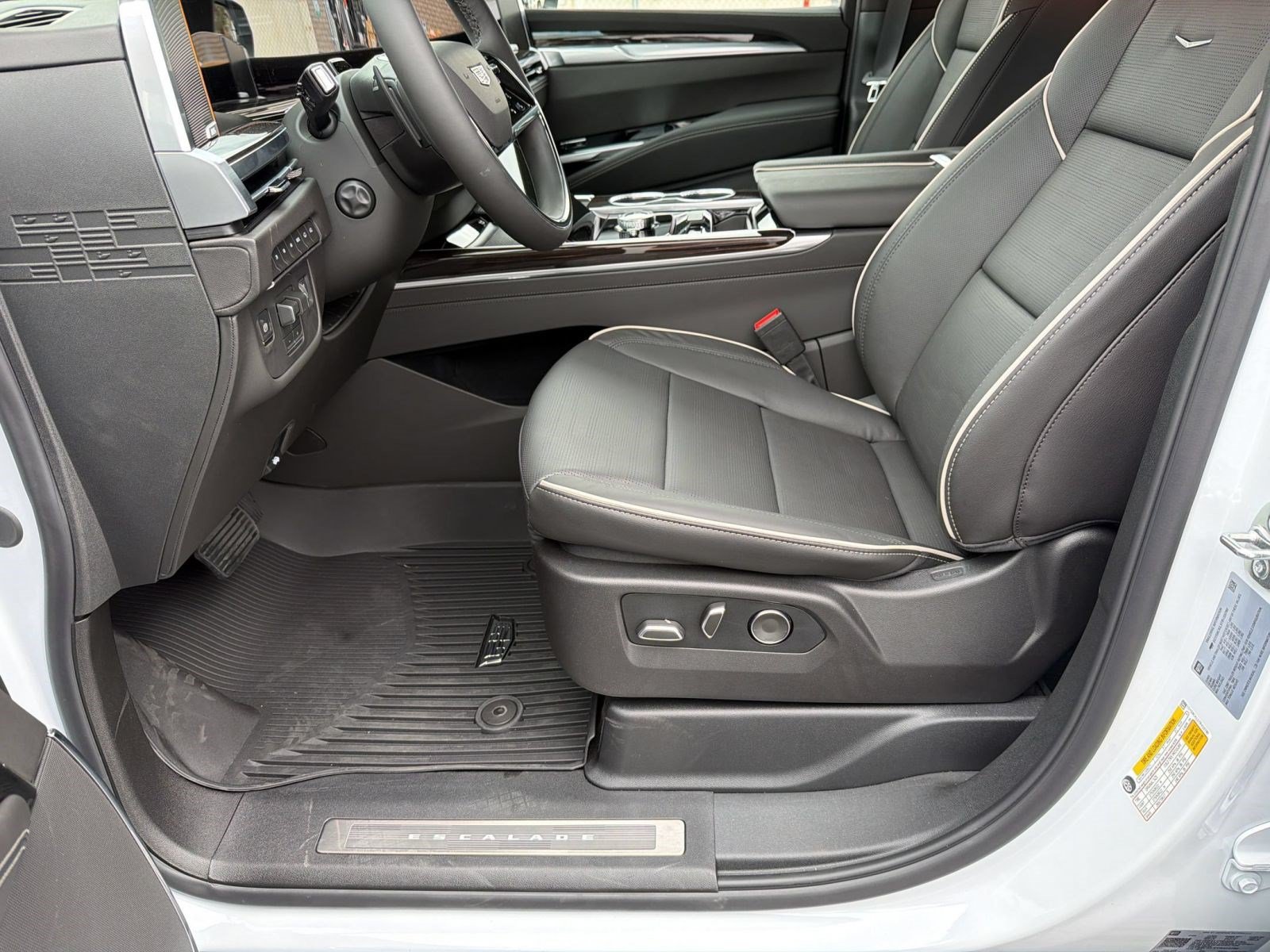New 2026 Cadillac Escalade Luxury w/ Touring Package AWD/4WD image 4