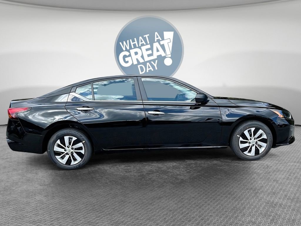 Used 2025 Nissan Altima 2.5 S image 9