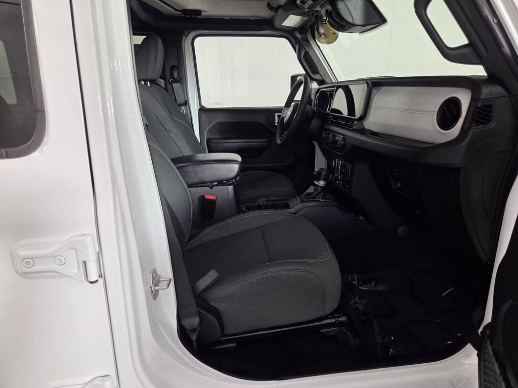 Certified 2025 Jeep Wrangler Willys image 31